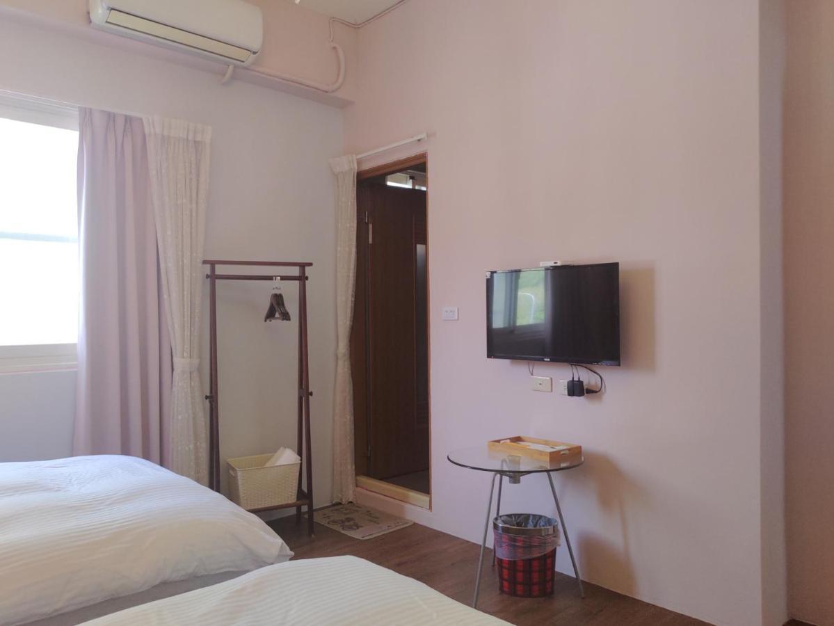 Railway Traveler B&B T'ai-tung Exterior foto